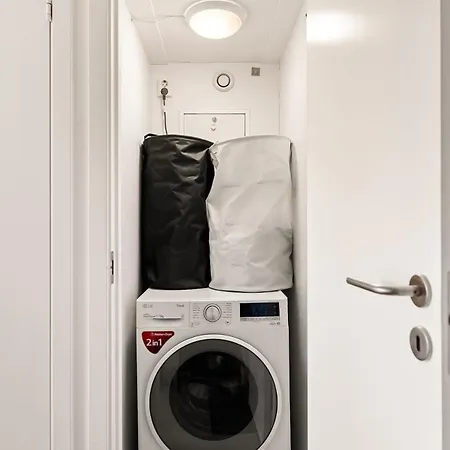 Apartment Dinbnb I 500m To Station I Roof Terrace